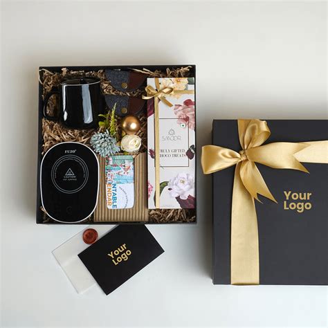 Novy Rok Hamper – Luxury Corporate New Year Gift Box Online – BoxUp ...