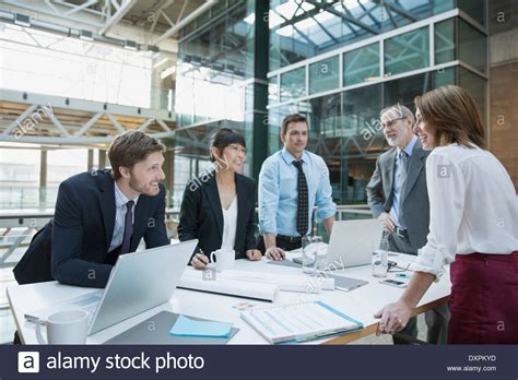 Business People Meeting Table 的图像结果