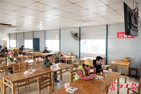 中国重汽济南地区4所新建职工食堂投入运行 一线职工吃上了热乎乎的饭菜！-提加商用车网