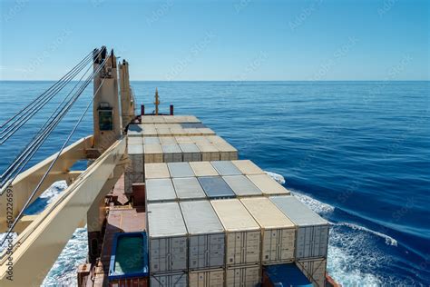 Small Container Ship 的图像结果