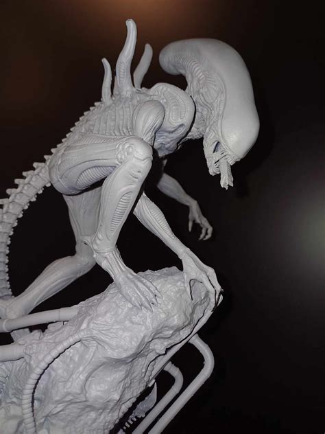 Alien Statue 的图像结果