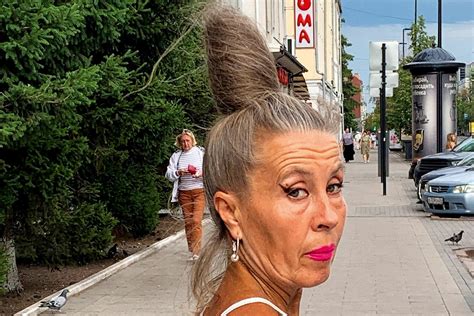Rosie Marks’ voyeuristic photos capture everyday life’s banal absurdity ...