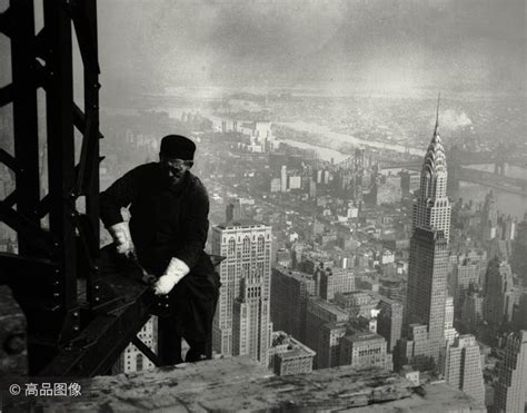 老照片：建筑工人如何在没有安全保护的年代建造了纽约的摩天大楼 - 知乎