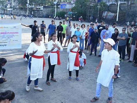 Mumbaikars take part in a plogging run at Juhu | Events Movie News ...