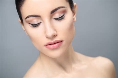 Master the Art of Winged Eyeliner: Tips and Techniques – Revlon India