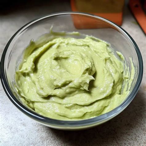 Irresistibly Creamy Avocado Dip with Sour Cream : The Best Avocado Chip ...