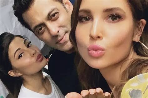 Jacqueline's Look-alike Amanda Cerny Is Having A Blast In Mumbai ...