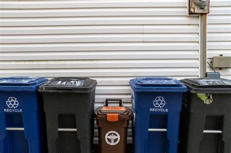 Sanitation Commissioner to discuss NYC trash bins at Staten Island ...