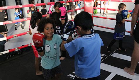 Kids Boxing 的图像结果