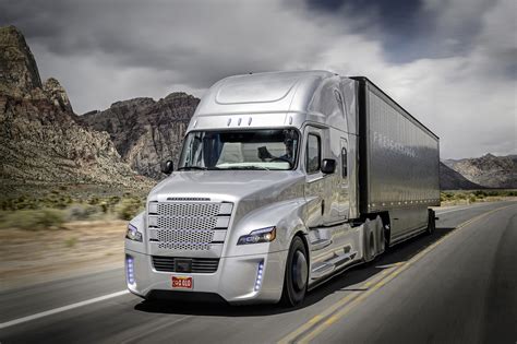 Daimler’s Futuristic Self-Driving Truck Hits U.S. Roads: Video