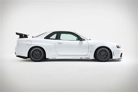 Built By Legends Nissan R34 Skyline GT-R | Uncrate