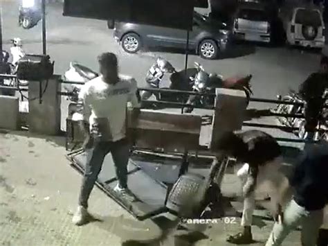 4 persons ice cream parlour manager and his brother by uttering abusive ...