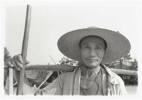 老照片 1981年的湖北武汉 光着膀子的武汉大叔 - 哔哩哔哩