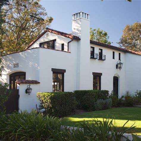 Dunn-Edwards Paints paint color: Body: Swiss Coffee DEW341; Trim ...