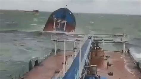 Oil tanker pursued by US now has a Russian flag painted on its side