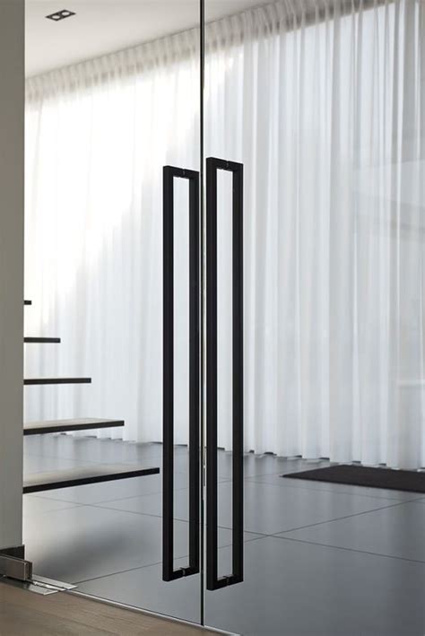 एक परिपूर्ण दिखने वाले व्यावसायिक प्रवेश द्वार के लिए 18 कांच के ...