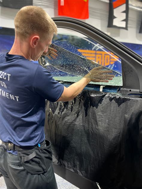 Top Loading vs Bottom Loading Window Tint 的图像结果