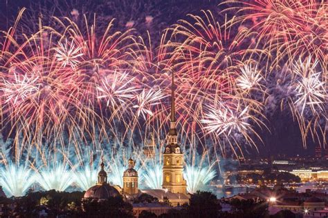 Праздничный салют на 9 мая в Санкт-Петербурге 2020