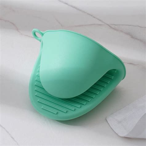 Buy Rosemary Silicone Oven Mitten from Home Centre at just INR 249.0