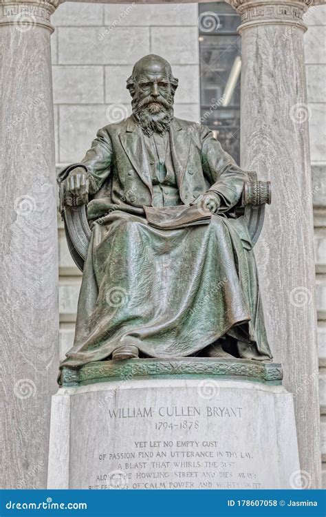 Escultura William Cullen Bryant En Bryant Park Nueva York Foto de ...