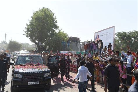 PM Modi receives grand welcome in Vadnagar and offers prayers at ...