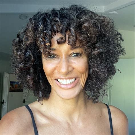 Laura Cathcart Robbins (Writer) Wiki, Husband, Age, Family, Books ...