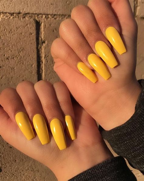 yellow nails acrylics