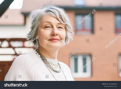 Smiling Woman 60 Royalty-Free Images, Stock Photos & Pictures ...