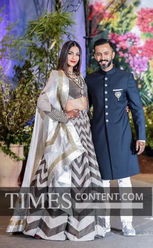 Wedding Reception Bollywood Photo WEDDING RECEPTION: B'...