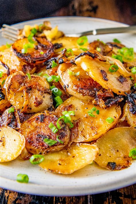 Fried Potatoes and Onions | Easy Dinner Ideas