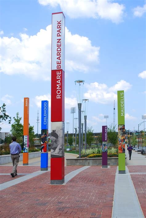 Pylon Sign Design 的图像结果