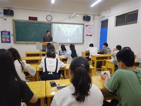 外国语学院组织2020级英语专业学生赴广西师大附中开展教育见习活动