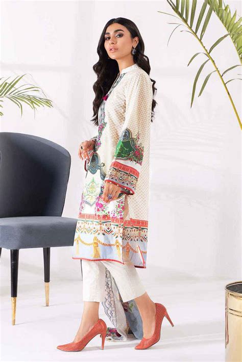 Gul Ahmed Summer 2022 · Premium Collection – 3PC Embroidered Lawn Suit ...