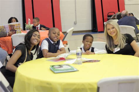 Hooters celebrates Read Across America Day with local school - Downers ...
