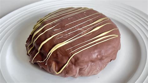 Dubai Chocolate Cookie from Crumbl Review / Carmen Varner // Food ...