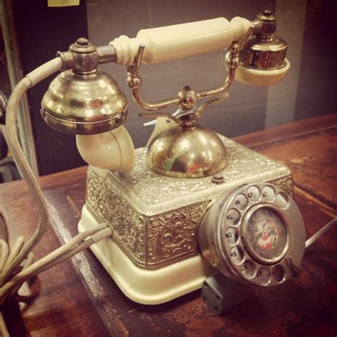 Old-Fashioned Phone 的图像结果