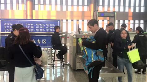 广州地铁联合腾讯推智慧地铁站，可刷脸进站、智慧安检|界面新闻
