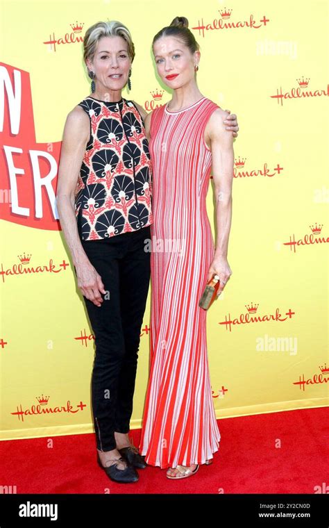 Wendie Malick, Genevieve Angelson at arrivals for THE CHICKEN SISTERS ...