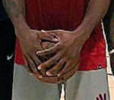 Everyone is losing it over Kawhi Leonard’s giant hands - SBNation.com