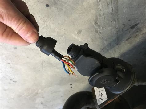 Stecker am Anhänger richtig lösen - MietHänger | Anhänger mieten Berlin ...