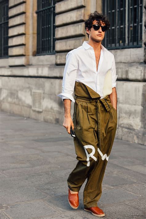 SS18 men's high waisted pleated pants | High fashion outfits, Fashion ...