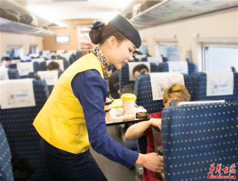 女乘客高铁点餐想加米饭被拒 高铁上盒饭价格是多少_探秘志