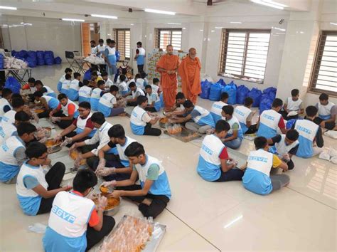 SGVP Gurukul conducted relief work of five thousand food packets and ...