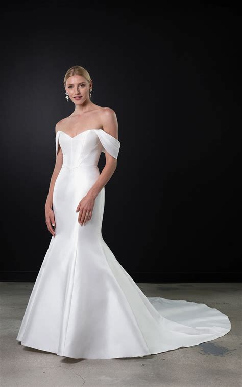 Elegant Fit-and-Flare Bridal Gown with Removable Bow