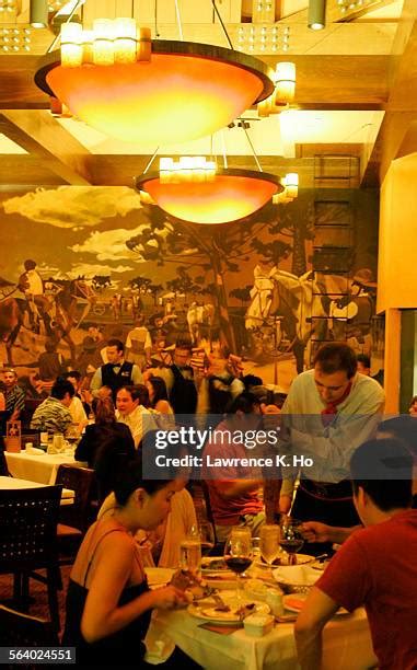 Fine Dining Busy 的图像结果