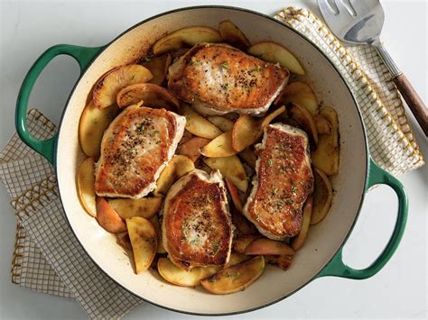 Breakfast Pork Chops with Warm Apples