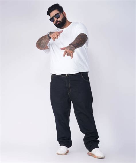 Plus Size Model Shoot for E-commerce Clothing | Plus Size Curvy Model ...