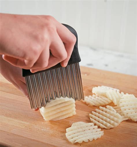 Crinkle Cutter - Lee Valley Tools