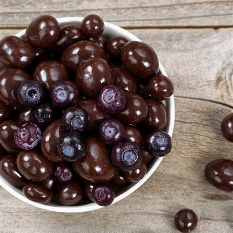 Dark Chocolate Covered Blueberries – Its Delish