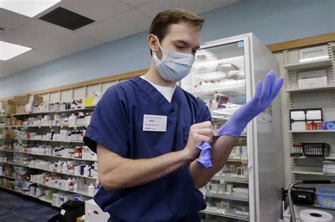 Pharmacy retailers CVS, Walgreens hiring thousands for help with COVID ...